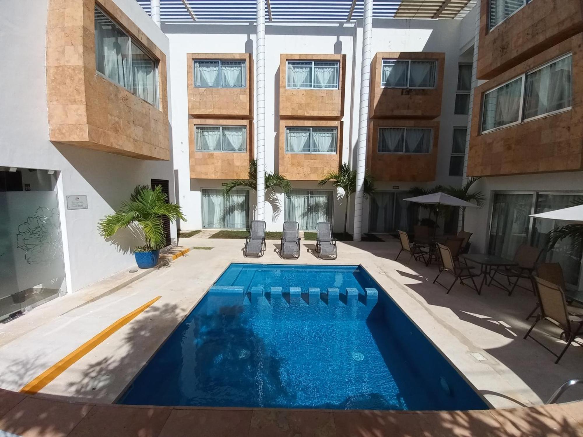 Hotel Villas Segovia Suites Playa Del Carmen Exterior photo